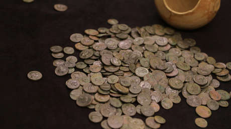 Una pareja encuentra en el ático de su nueva casa un tesoro y lo devuelve a su antiguo dueño