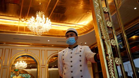 Trabajadora de un hotel sufre un paro cardíaco tras ser escupida por un cliente que se negó a usar mascarilla