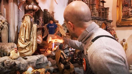 VIDEO: Artesanos crean figuras de Maradona para los pesebres de estas Navidades