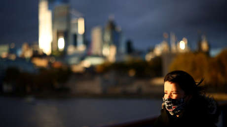 "Como una jaula de hierro alrededor del pecho": estudiante padece las consecuencias del covid-19 durante 8 meses