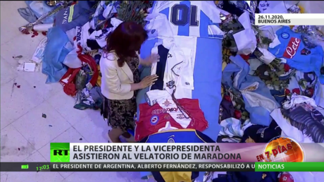 "Con él murió el fútbol": admiradores de Diego Maradona comparten su angustia tras su partida