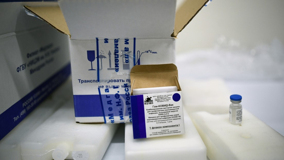 Putin ordena empezar la vacunación gratuita a gran escala contra el coronavirus con la Sputnik V la próxima semana