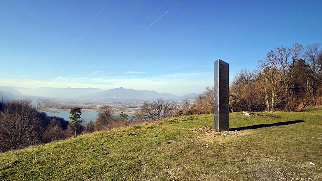 Aparece un tercer monolito metálico, esta vez en la cima de una montaña de California (FOTOS, VIDEO)