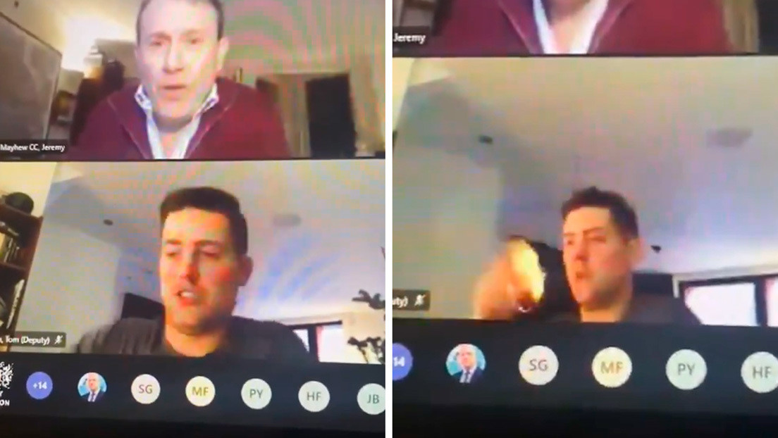 VIDEO: Un político de Londres prende fuego a su bloc de notas al tratar de encender una vela durante una reunión virtual