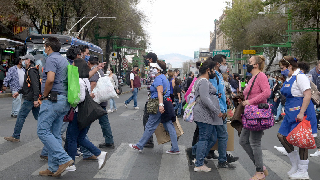 ¿En semáforo rojo o en alerta? La polémica discusión en Ciudad de México por el disparo de contagios y hospitalizaciones por coronavirus