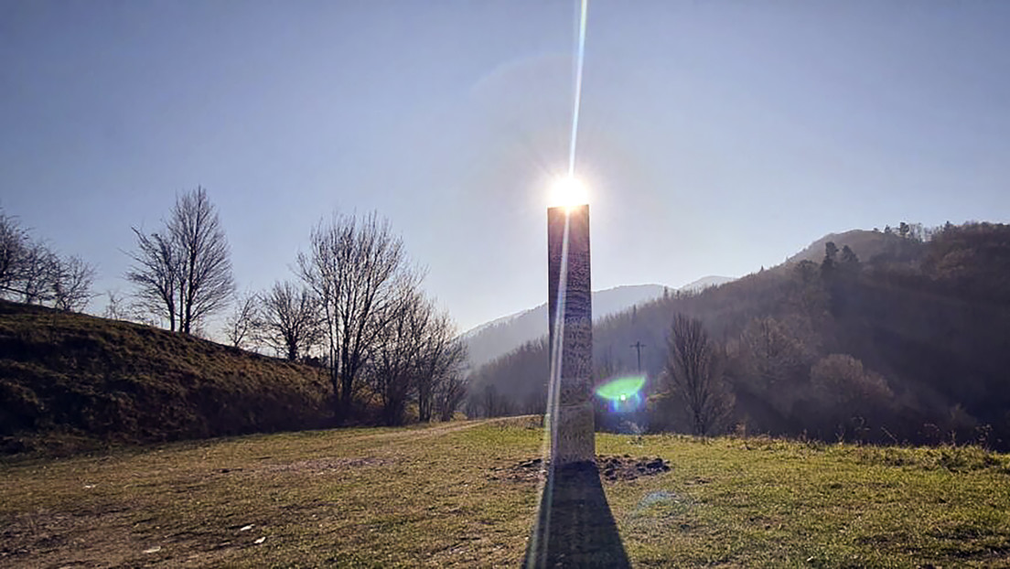 Aparece en Australia un monolito con intrigantes coordenadas grabadas y desaparece a los pocos días (FOTOS)