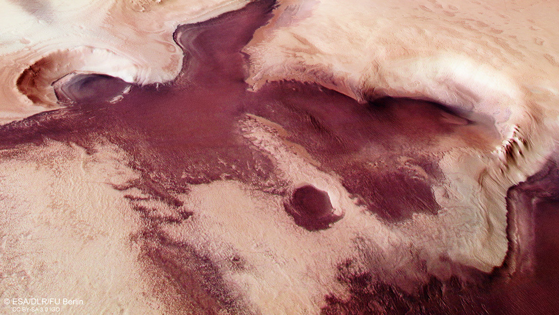Sonda espacial de la ESA capta una "figura angelical con un corazón en el centro" sobre la superficie de Marte (FOTOS)