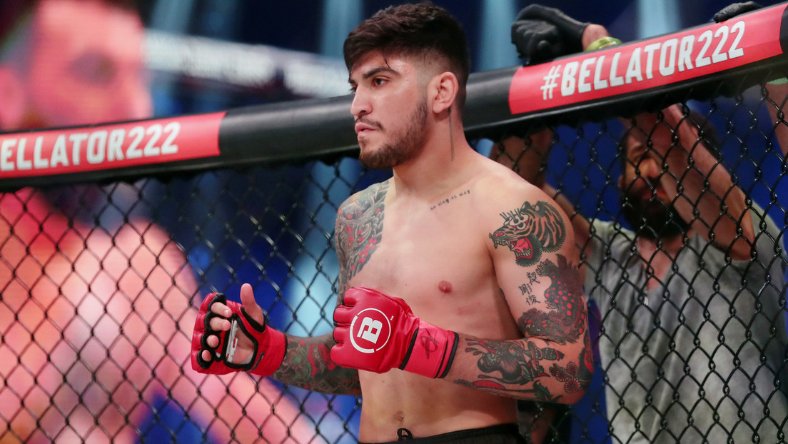 VIDEO: El 'youtuber' Jake Paul tira globos de agua contra el compañero de equipo de McGregor en plena entrevista