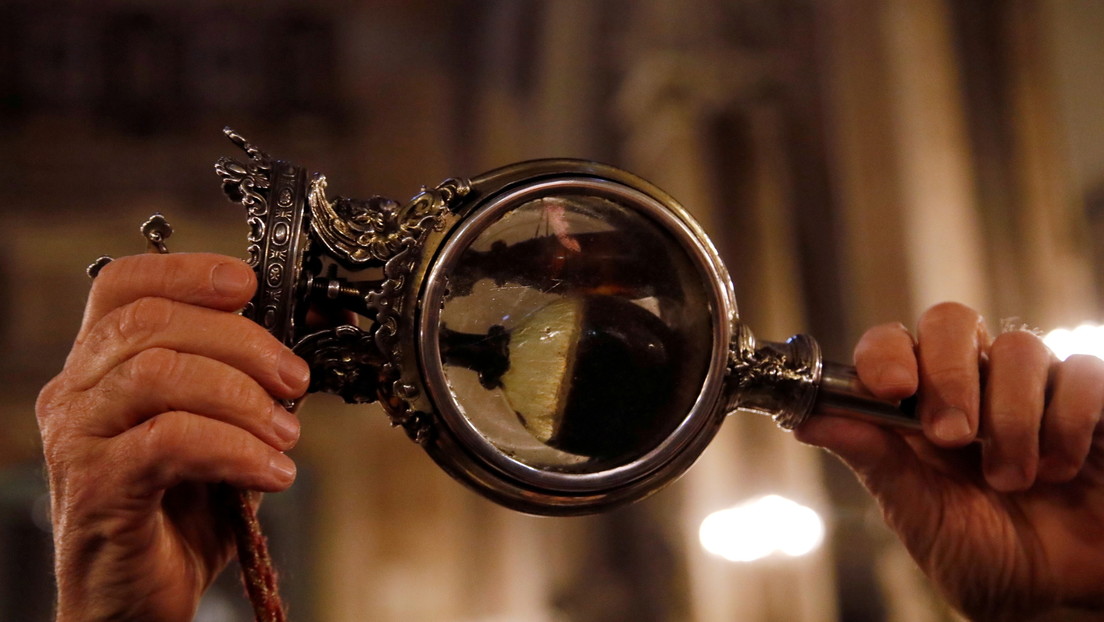 La sangre de un santo italiano no se licúa y muchos lo consideran el presagio de un desastre inminente