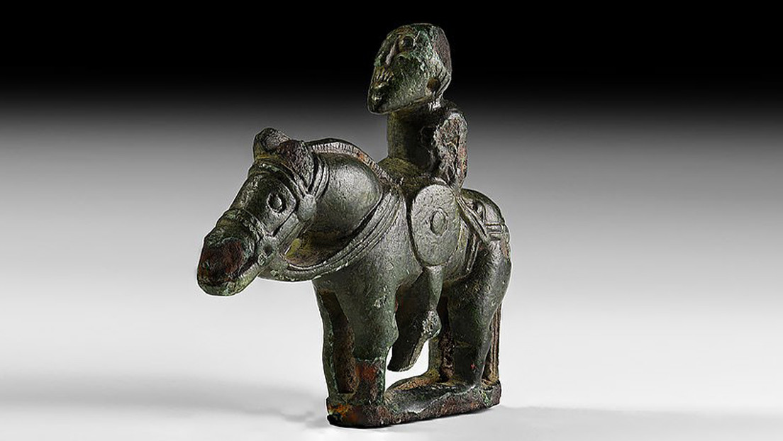 Subastan por 160.000 dólares una pieza de ajedrez de bronce de hace 1.400 años