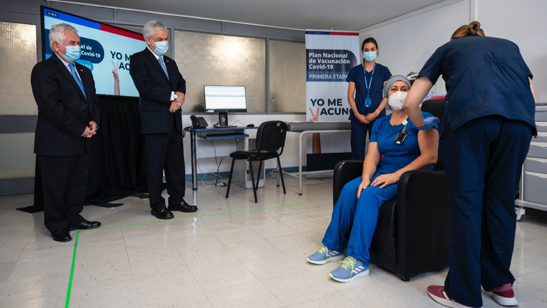 Zulema Riquelme, una enfermera de 46 años, la primera en recibir la vacuna de Pfizer contra el coronavirus en Chile