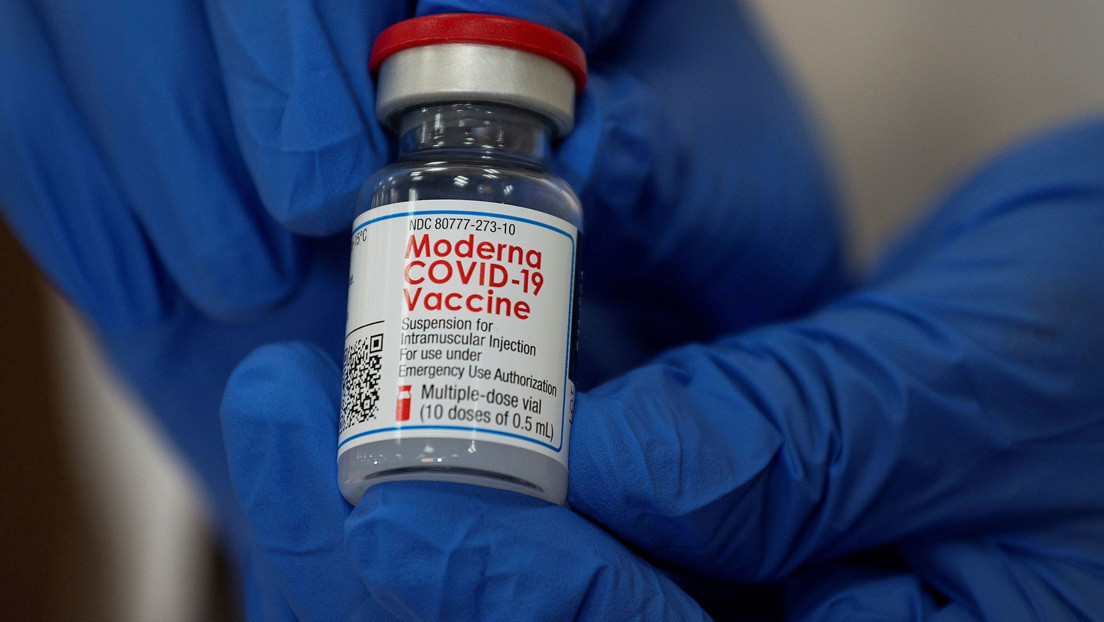 La vacuna de Moderna contra el covid-19 causa reacciones adversas en las personas con rellenos faciales cosméticos