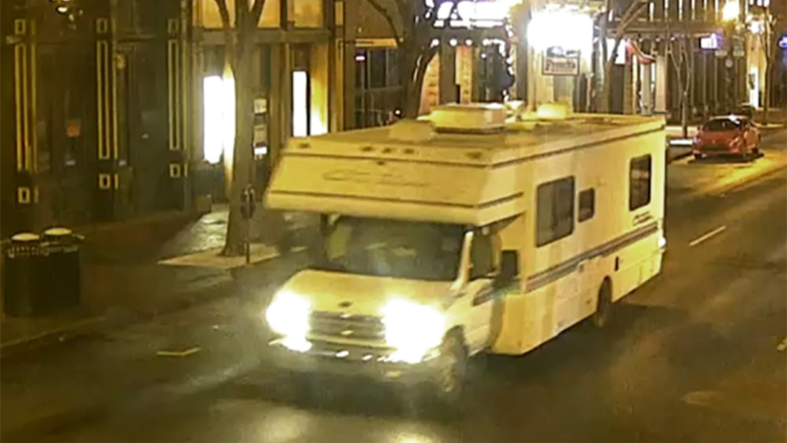 "Explotaría en los próximos 15 minutos": Divulgan una foto del vehículo que voló por los aires en Nashville tras emitir un aviso de bomba