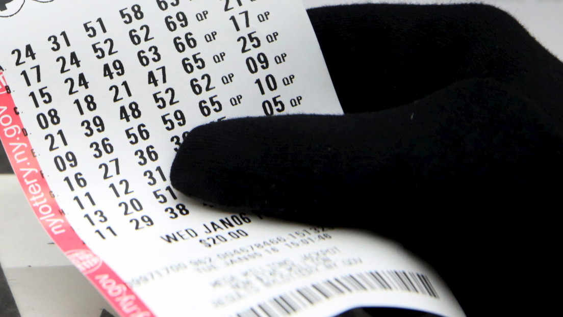 Un profesor de preescolar gana 250.000 dólares a la lotería meses después quedarse sin empleo y perder a su padre