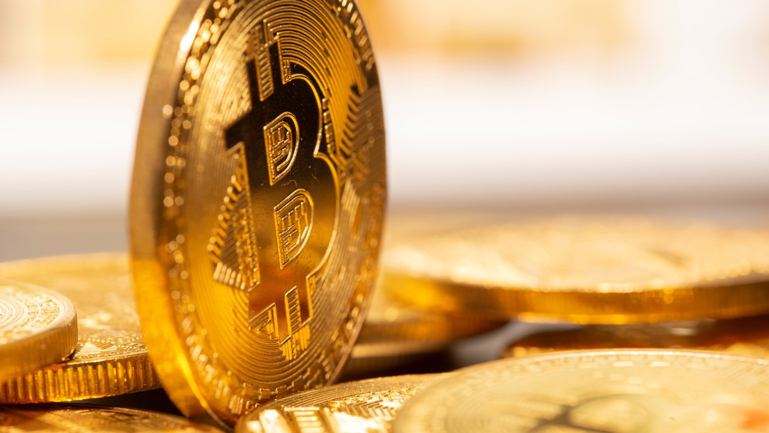 Segundo récord en un día: el precio del bitcóin supera los 28.000 dólares