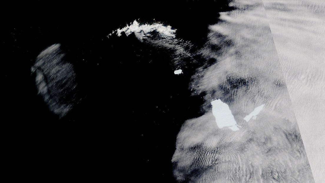 FOTO: El gigantesco iceberg A-68A continúa fragmentándose cerca de un importante refugio de vida silvestre marina
