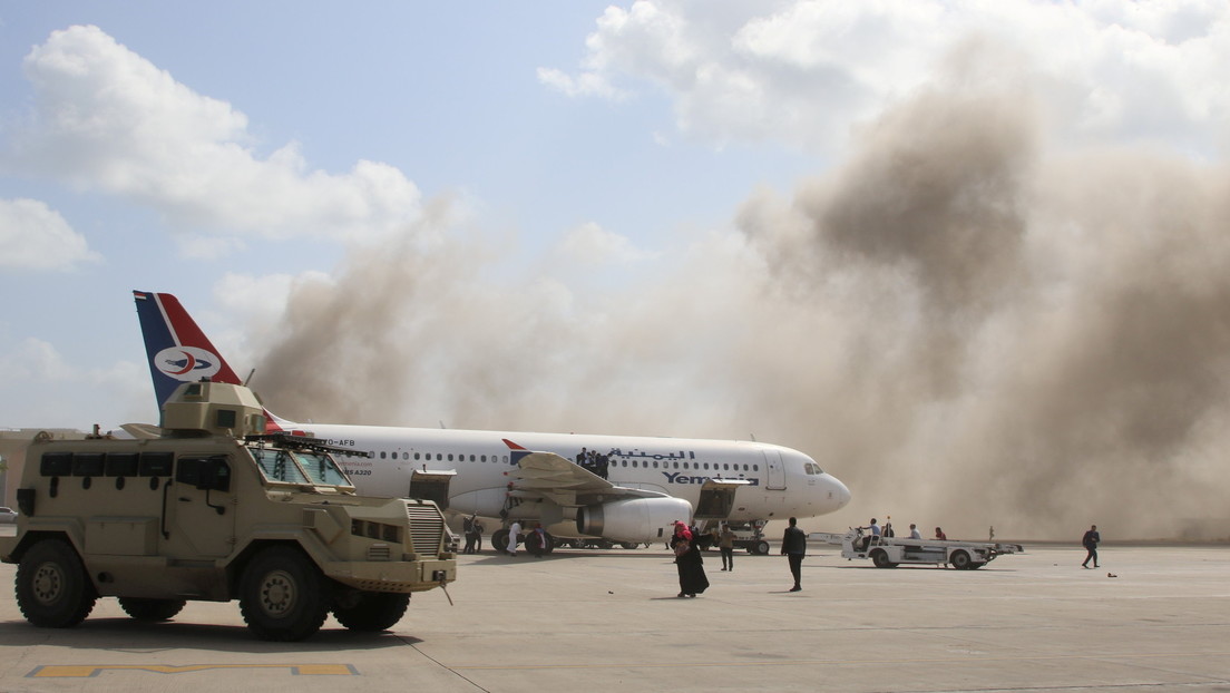 Tras varios años de guerra civil Yemen logra formar un nuevo Gobierno, pero atacan a los ministros al aterrizar en el país: ¿qué pasó?