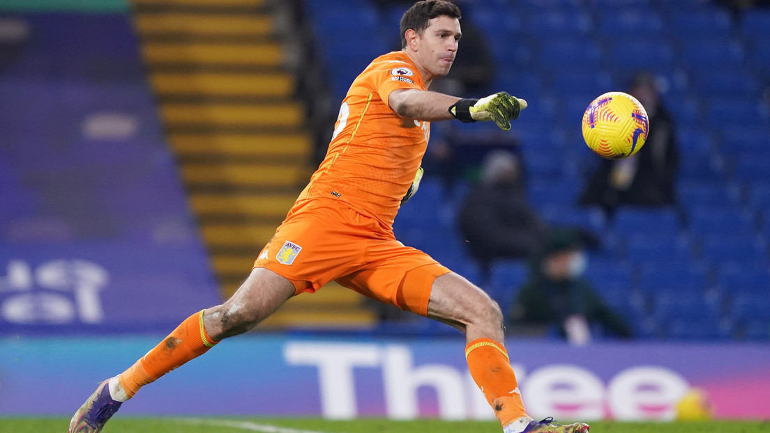 El futbolista argentino Emiliano Martínez es reconocido como el mejor portero de la Premier League en 2020