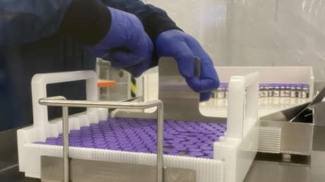 Reportan que Pfizer solo podrá producir la mitad de dosis planeadas de la vacuna contra el covid-19 hasta el fin de año