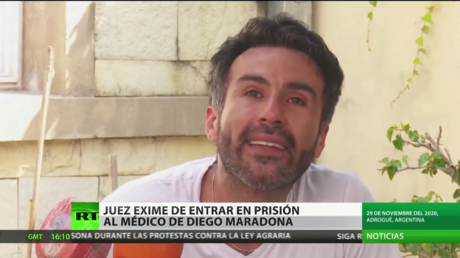 Juez exime de entrar en prisión al médico de Diego Maradona