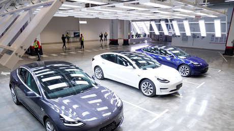 Interiores del Tesla Model 3 sufren deformaciones sin razón aparente y la compañía culpa a los propietarios