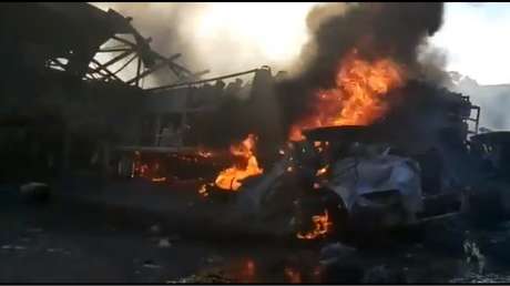 VIDEO: Una planta de gas queda destruida por una explosión y un incendio en El Salvador