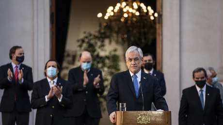 FOTOS: Sebastián Piñera pasea sin tapabocas por una playa y provoca críticas y reproches en Chile