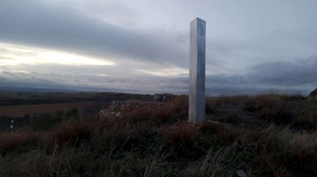 El misterio de los monolitos llega a España: localizan uno en las ruinas de una iglesia y las autoridades piden no visitarlo