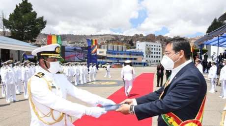 Presidente de Bolivia advierte a las Fuerzas Armadas que "no es posible eludir la justicia" tras las muertes ocurridas durante el gobierno de facto
