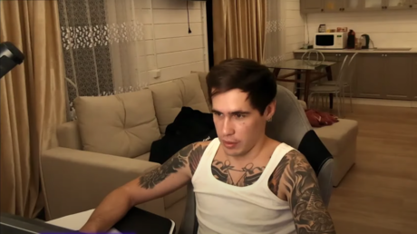 Abogado de bloguero ruso explica de qué murió la mujer que su cliente echó a la calle en ropa interior en un 'stream'