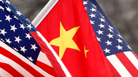 Pekín convoca al máximo diplomático de EE.UU. en China y promete contramedidas "recíprocas" por las nuevas sanciones de Washington