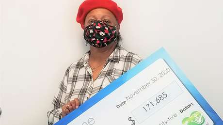 Gana más de 171.000 dólares en la lotería gracias a unas luces navideñas fundidas