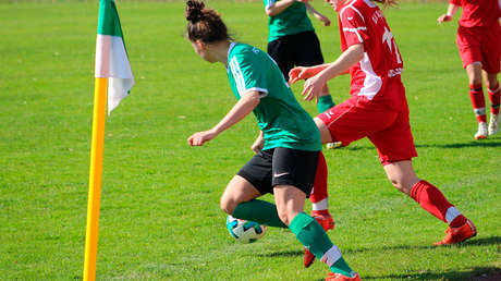 Un club chino de fútbol femenino pierde un partido porque una de sus jugadoras no tenía el pelo suficientemente negro