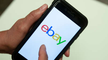 Un hombre compra una PlayStation 5 en eBay, pero recibe una caja con un bloque de hormigón