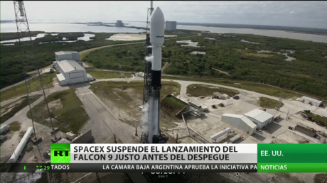 SpaceX suspende el lanzamiento del cohete portador Falcon 9 justo antes del despegue