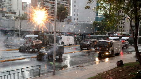 Represión, barricadas y disturbios marcan otra jornada de protestas en Chile para pedir la liberación de los presos tras el estallido social