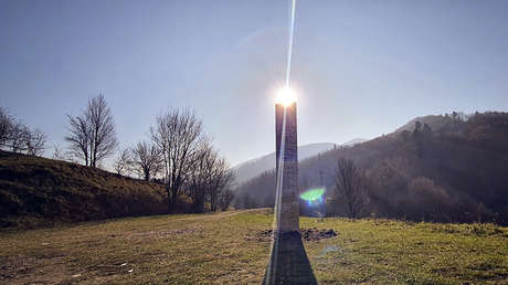 Aparece en Australia un monolito con intrigantes coordenadas grabadas y desaparece a los pocos días (FOTOS)