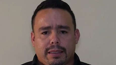 Solicitan orden de aprehensión contra un diputado venezolano que empuñó un arma contra dos vendedoras por la compra de un teléfono móvil