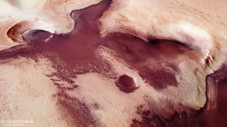 Sonda espacial de la ESA capta una "figura angelical con un corazón en el centro" sobre la superficie de Marte (FOTOS)