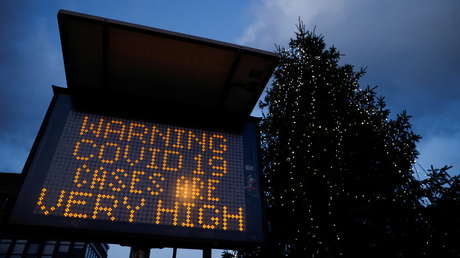 El secretario de Salud británico declara que la nueva variante del coronavirus está "fuera de control"