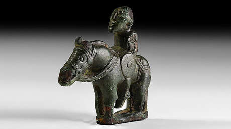 Subastan por 160.000 dólares una pieza de ajedrez de bronce de hace 1.400 años