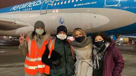 'La V es por la Victoria': Argentinos agradecen a Rusia su vacuna con un gesto que imita la V de su nombre (FOTOS)