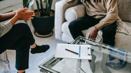 Busca empleo y le proponen que pague entre 4.000 y 12.000. dólares por un trabajo indefinido durante todo el año