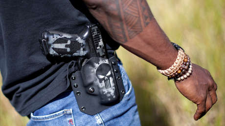 Un hombre asesina a tiros a una mujer en una calle de Sao Paulo a plena luz del día y huye en bicicleta (VIDEO)