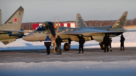 VIDEOS, FOTOS: Las Fuerzas de Defensa Aeroespacial de Rusia reciben el primer Su-57