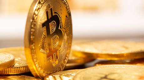 Segundo récord en un día: el precio del bitcóin supera los 28.000 dólares