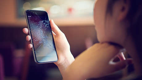 Desarrollan un nuevo material para las pantallas de móviles, capaz de reparar sus propias roturas