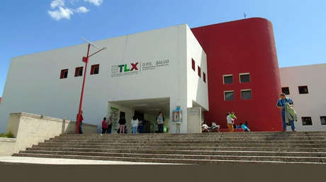 Una impaciente pareja lesiona en México al vigilante de un hospital mientras exige inmediata atención médica (VIDEO)