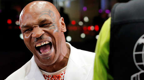 Tyson ingiere hongos alucinógenos y marihuana y promete que Mayweather "pateará el trasero" a Logan Paul, en una inusual entrevista con el 'youtuber'