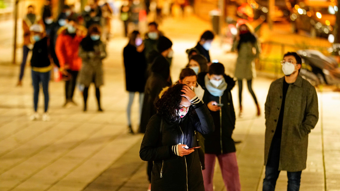 Un epidemiólogo español predice una tercera ola diez veces más agresiva y pide vacunar como si fuera una "operación de guerra"